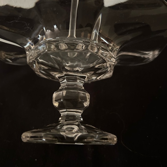 Sweet glass basket. 11”H x 9”L - Picture 6 of 11